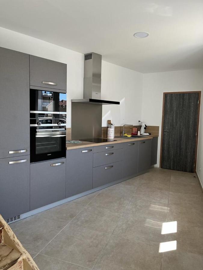 Superbe maison de ville, rénovée à 15 min de Lyon Saint-Symphorien-dʼOzon Exterior foto